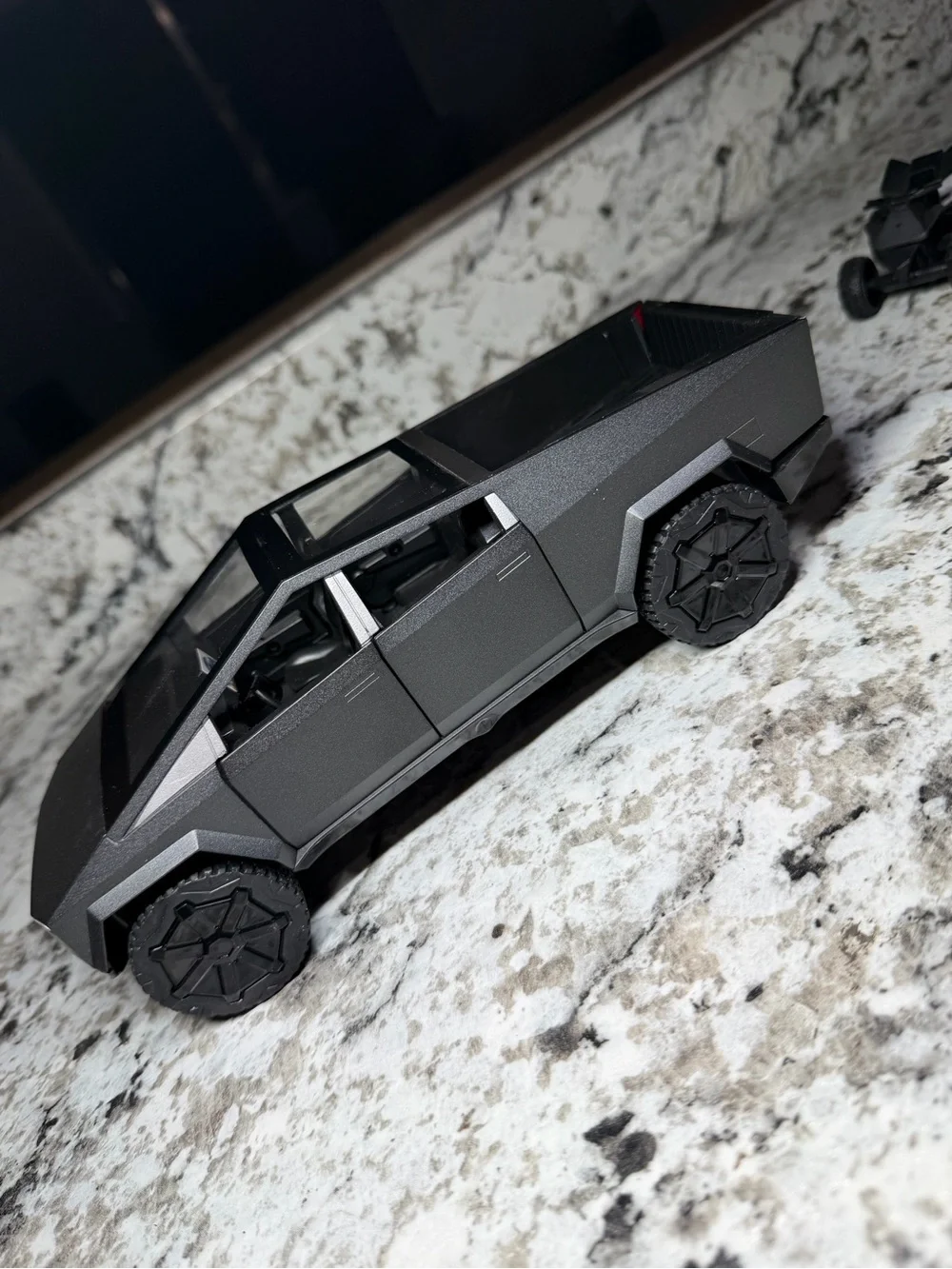 Cyber truck with cyber atv 1:24 scale Xinhaodi metal diecast model